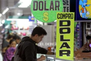 Dólar paralelo sigue con su marcha descendente, ya se lo vende desde los Bs 8