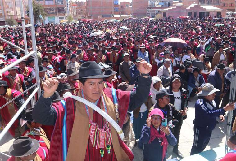 Ampliado de un sector campesino resuelve pedir la renuncia de Arce y nuevas elecciones