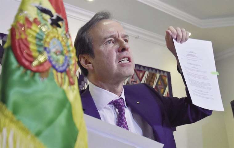 Tuto: “volver a consultar sobre la reelección es insinuar que Evo podría tener derecho a un mandato adicional”