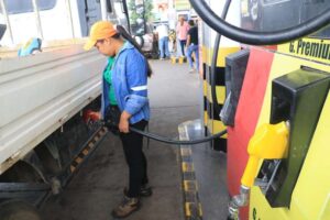 Surtidores se declaran en emergencia y deslindan responsabilidad por falta de combustibles