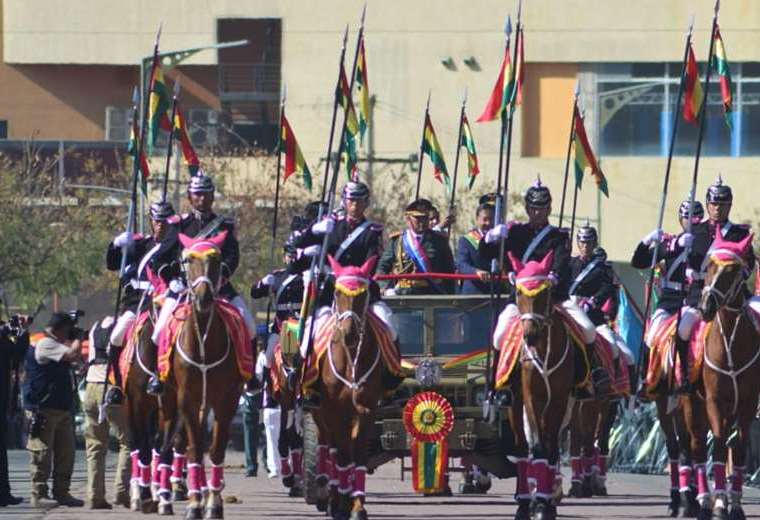 Las FFAA evocan este miércoles su 199 aniversario “con la moral baja” tras el asalto militar