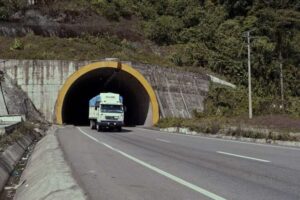 Prevén entrega de la doble vía El Sillar a mediados de 2025; destacan la seguridad en los cuatro túneles