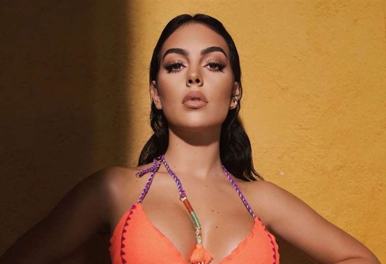 Georgina Rodríguez se corta el cabello y lo lanza al mar