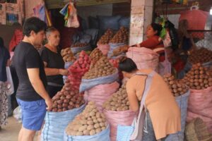 Amas de casa “se ajustan el cinturón” por el aumento de precios de productos básicos