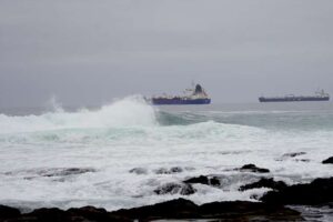 Comienza descarga de petrolero ruso con combustible para Bolivia en terminal Sica Sica