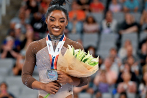 Simone Biles pasó un mal momento tras pedir una botella de champagne en un club nocturno