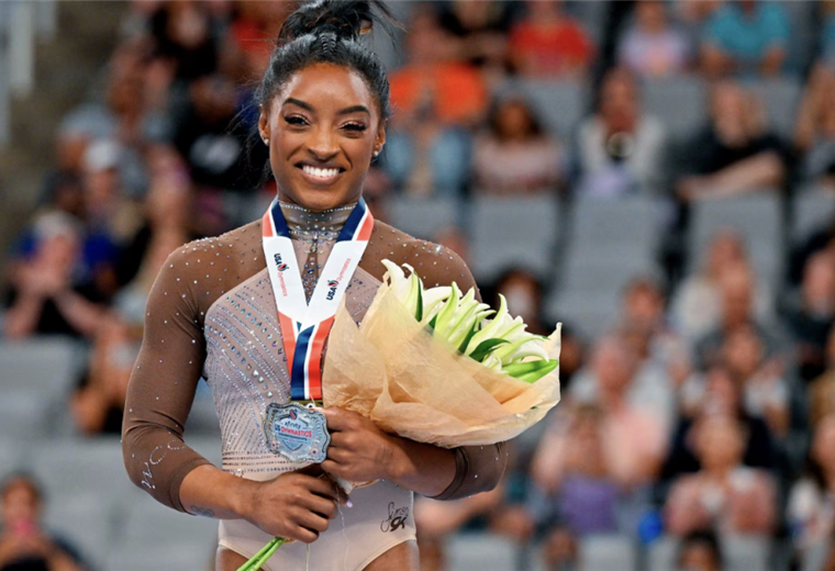 Simone Biles pasó un mal momento tras pedir una botella de champagne en un club nocturno