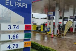 YPFB asegura que gasolina Premium Plus se comercializa en 54 surtidores del país; pero en Santa Cruz es escasa