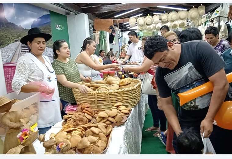 La ‘chama’ vallegrandina y la gelatina de pescado cautivan en la Expocruz