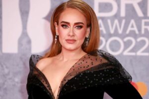 Llorando, Adele se despide de su público y confirma su retiro