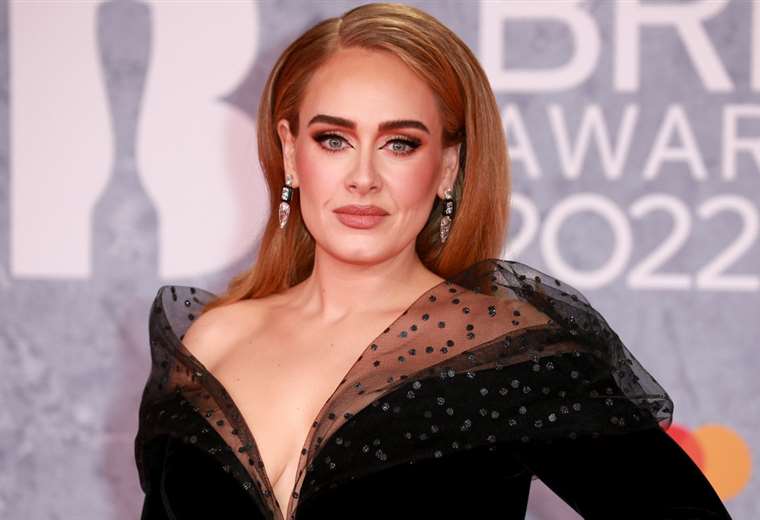 Llorando, Adele se despide de su público y confirma su retiro