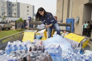 YPFB, ENDE y ANH entregan 18 toneladas de vituallas a damnificados por incendios forestales