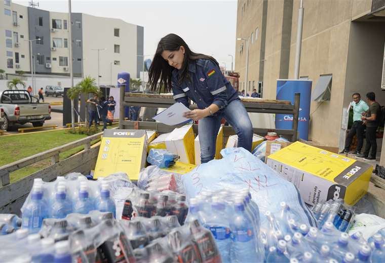 YPFB, ENDE y ANH entregan 18 toneladas de vituallas a damnificados por incendios forestales