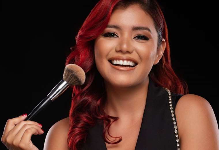 Adelina Díaz, la maquilladora boliviana que pasó de los tutoriales de YouTube al Miss Universo 2024