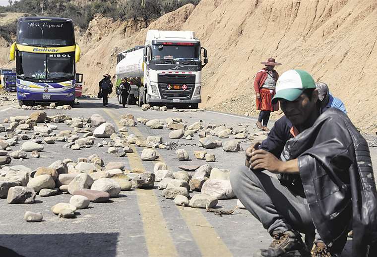 Evistas buscan expandir los bloqueos y transportistas cierran rutas desde el lunes