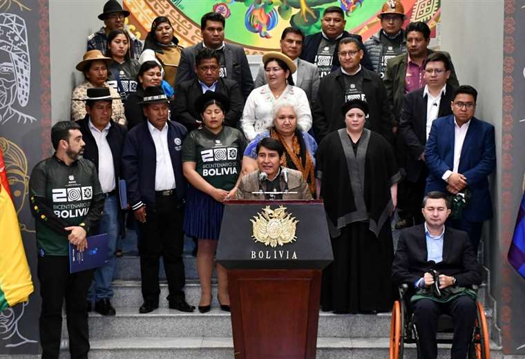 Consejo de Autonomías se reúne; pide aprobación de créditos y condena bloqueo caminero