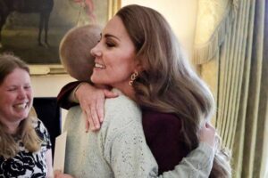 Kate Middleton reaparece un mes después de haber terminado su quimioterapia