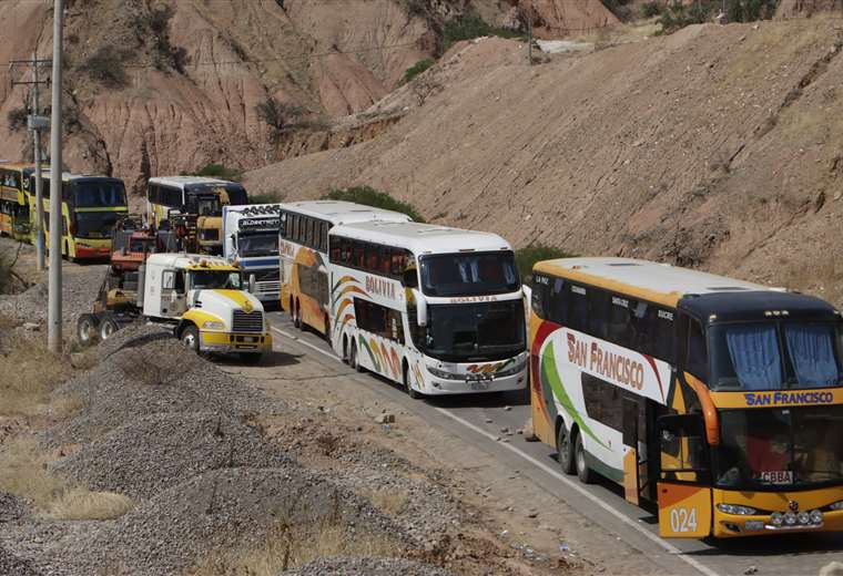 Bloqueo ocasiona Bs 10,3 millones en pérdidas al transporte