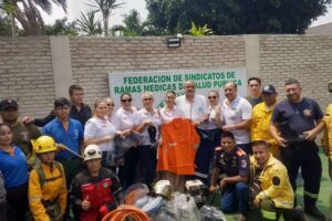 Brigada Naranja y la Reina del Carnaval entregan ayuda internacional a bomberos que combaten incendios en Santa Cruz