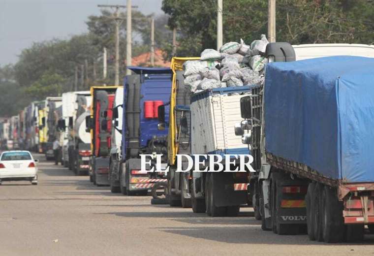 A pesar de las largas colas en surtidores, la ANH asegura normalización en la venta de combustible