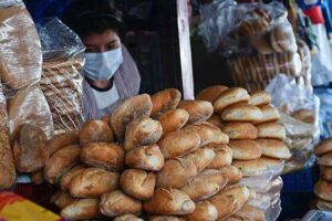 Panificadores de El Alto suspenden la producción del pan de batalla por falta de harina