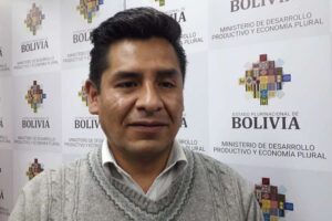 Gobierno prevé transportar 40.000 pollos por día a La Paz