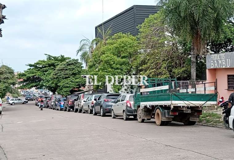 Conductores exigen soluciones ante la escasez de combustible; los surtidores están en emergencia