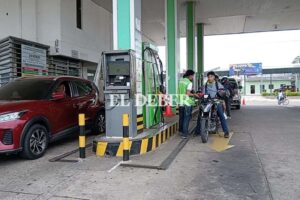 Asosur: Hay surtidores que hace 10 días no reciben combustible, el suministro cayó un 50% y “la situación es insostenible”