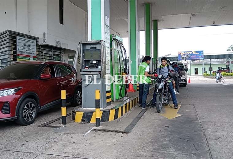 Asosur: Hay surtidores que hace 10 días no reciben combustible, el suministro cayó un 50% y “la situación es insostenible”