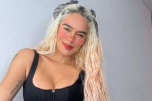 Karol G pide disculpas por su nueva canción ‘+57’, tachada de sexualizar a menores