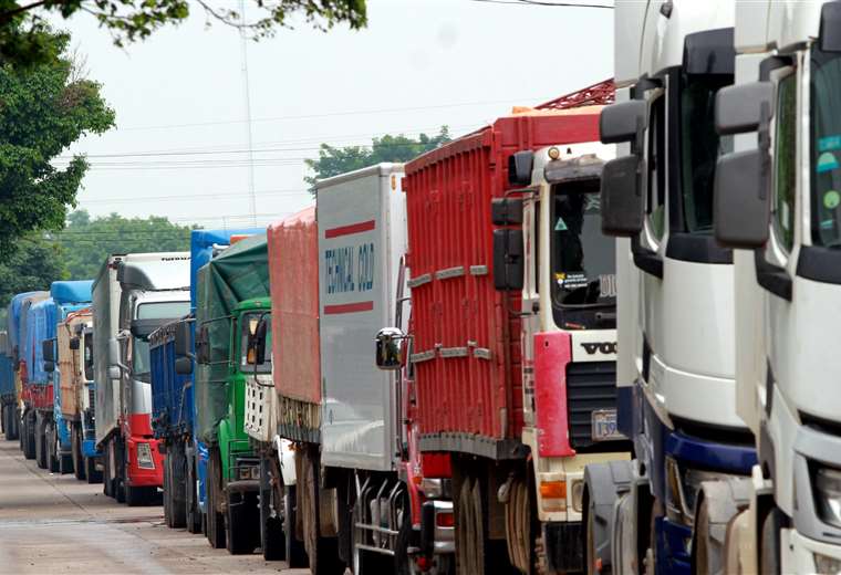 Abastecimiento de gasolina se normaliza, pero continúan las filas por diésel