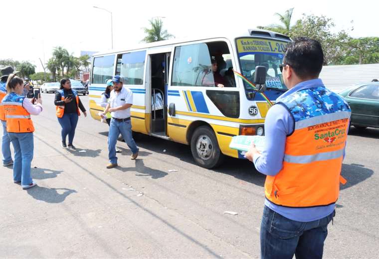 El sindicato de choferes más numeroso de Santa Cruz subirá el pasaje a Bs 3 desde el miércoles, si el municipio no los atiende