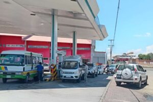 Vuelven las colas por gasolina en Santa Cruz, a pocas horas de la Nochebuena