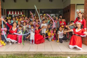 Cerniquem celebra la Navidad junto a la reina del Carnaval Infantil 2025