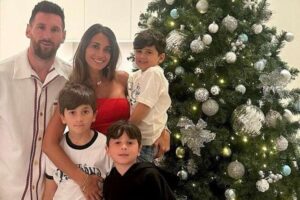 Antonela Roccuzzo mostró el impactante y enorme árbol de Navidad que armó en su casa