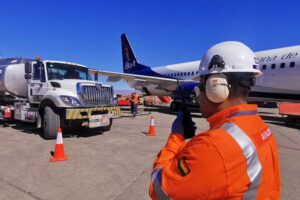 Nuevo golpe a las aerolíneas: YPFB vuelve a exigir pago de combustible en dólares, IATA manifiesta su «profunda preocupación»