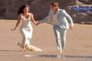 Captan a Kim Kardashian vestida de novia en la playa