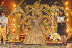 ¿Por qué no usaron plumas en el traje de coronación de Isabela Novoa, Reina del Carnaval Infantil?