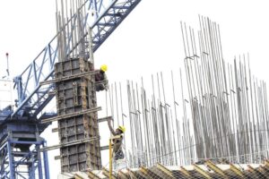 Deudas a constructoras pone en riesgo obras pese a precios variables